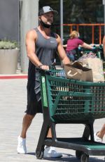 OKSANA RYKOVA and David Charvet Shopping at Wholefood in Malibu 04/24/2020