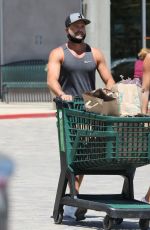 OKSANA RYKOVA and David Charvet Shopping at Wholefood in Malibu 04/24/2020