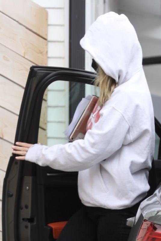 OLIVIA WILDE Goes Incognito Out in Los Angeles 04/08/2020