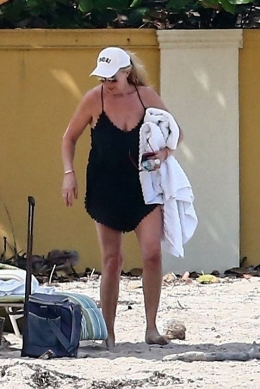 PENNY LANCASTER Out in West Palm Beach 04/09/2020