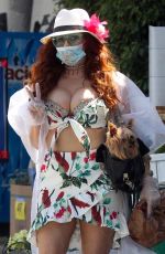 PHOEBE PRICE Shopping at Ralphs in Los Angeles 04/28/2020