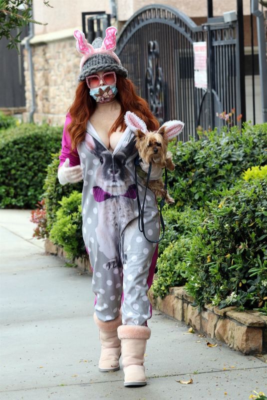 PHOEBE PRICE Wearing Masn and Easter Bunny Ears Out with Her Dog on in Los Angeles 04/09/2020