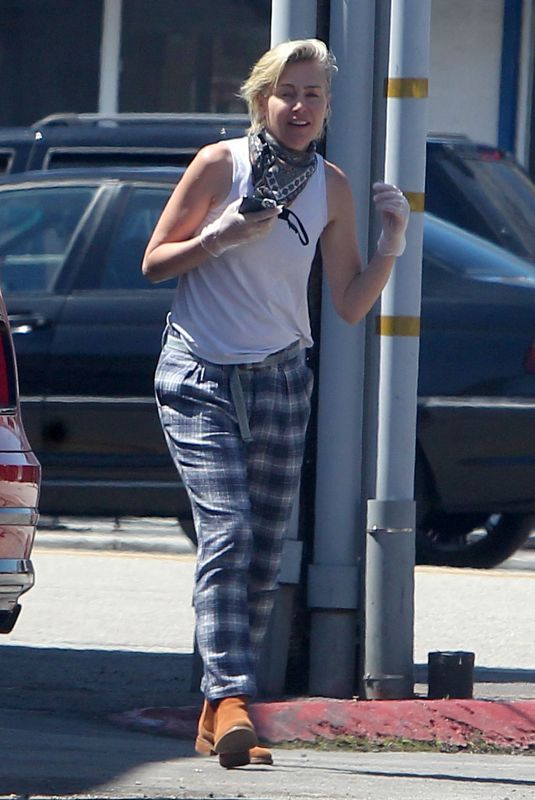 PORTIA DE ROSSI Out and About in Los Angeles 04/11/2020