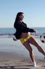 Pregnant ALEX MORGAN in Glamour Magazine, March 2020