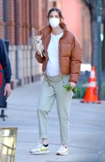 Pregnant HILARY RHODA Wearing Mask Out with Sean Avery in New York 04/07/2020