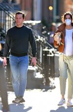 Pregnant HILARY RHODA Wearing Mask Out with Sean Avery in New York 04/07/2020