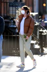 Pregnant HILARY RHODA Wearing Mask Out with Sean Avery in New York 04/07/2020