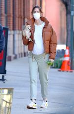 Pregnant HILARY RHODA Wearing Mask Out with Sean Avery in New York 04/07/2020