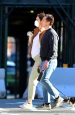 Pregnant HILARY RHODA Wearing Mask Out with Sean Avery in New York 04/07/2020