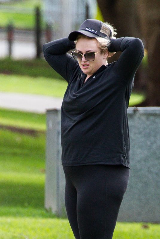 REBEL WILSON Training at a Park and then Shopping in Sydney 04/07/2020