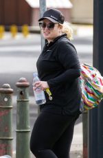 REBEL WILSON Training at a Park and then Shopping in Sydney 04/07/2020