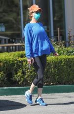 RENEE ZELLWEGER Wearing Mask Leaves Erewhon Supermarket in Los Angeles 04/03/2020