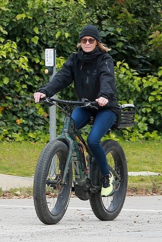 ROBIN WRIGHT and Clement Giraudet Out for Bike Ride in Santa Monica 04/27/2020