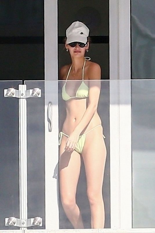 ROOSMARIJN DE KOK in Bikini Ssunbathing on Her Balcony in Miami 04/02/2020