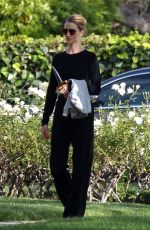 ROSIE HUNTINGTON-WHITELEY Out and About in Beverly Hills 04/20/2020