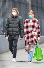 SAILOR BRINKLEY-COOK and Ben Sosne Wearing Face Masks Out Shopping in New York 04/01/2020