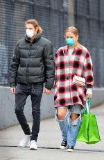 SAILOR BRINKLEY-COOK and Ben Sosne Wearing Face Masks Out Shopping in New York 04/01/2020