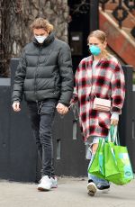 SAILOR BRINKLEY-COOK and Ben Sosne Wearing Face Masks Out Shopping in New York 04/01/2020