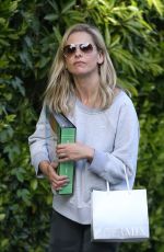 SARAH MICHELLE GELLAR Out and About in Brentwood 04/04/2020