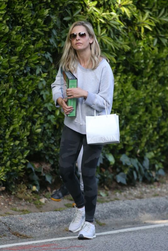 SARAH MICHELLE GELLAR Out and About in Brentwood 04/04/2020