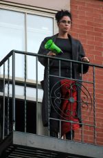 SARAH SILVERMAN Ccheers Emergency Personnel in New York 04/08/2020