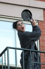 SARAH SILVERMAN Ccheers Emergency Personnel in New York 04/08/2020