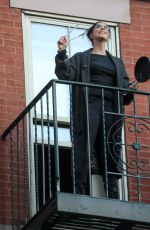 SARAH SILVERMAN Ccheers Emergency Personnel in New York 04/08/2020