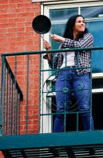SARAH SILVERMAN Cheers on Frontline Workers at 7pm in New York 04/14/2020