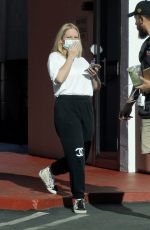 SIA Leaves a Studio in Palm Springs 04/26/2020