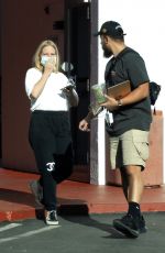 SIA Leaves a Studio in Palm Springs 04/26/2020
