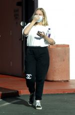 SIA Leaves a Studio in Palm Springs 04/26/2020