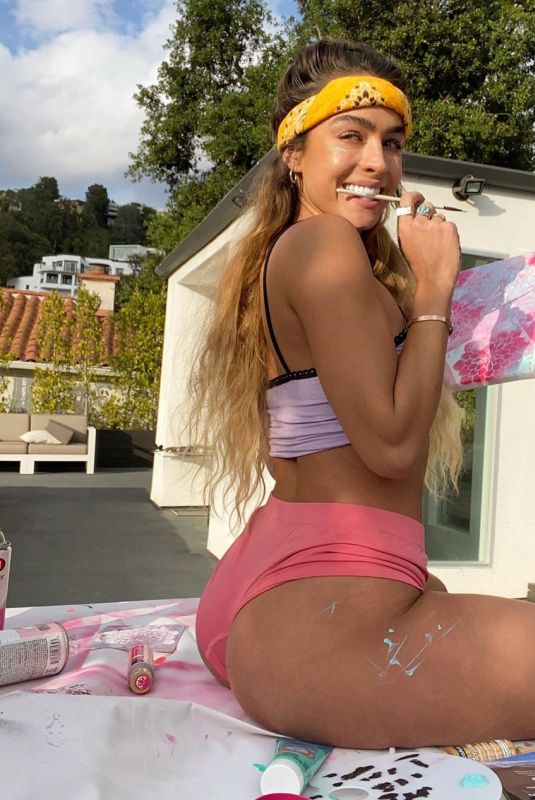 SOMMER RAY - Instagram Photos 04/22/2020