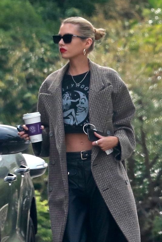 STELLA MAXWELL Visiting a Friends in Los Angeles 04/05/2020