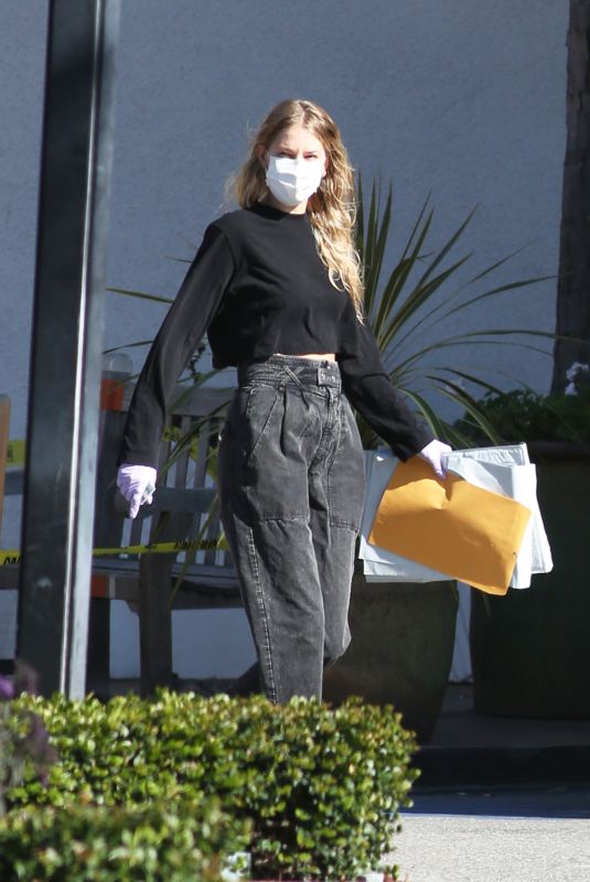 TORI PRAVER Wearing Masks and Gloves at a Post Office in Beverly Hills 03/31/2020