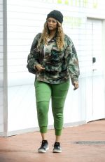 TYRA BANKS Shopping at Erewhon in Pacific Palisades 04/06/2020