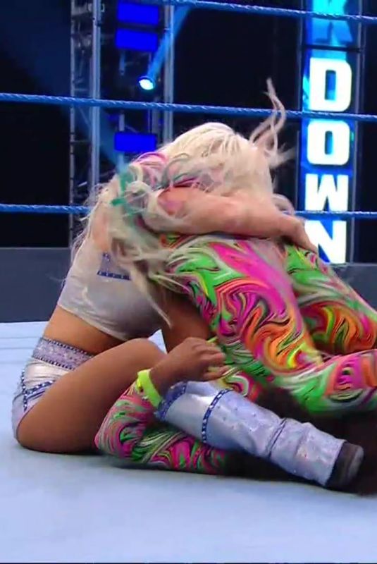 WWE - DANA BROOKE vs NAOMI 04/17/2020