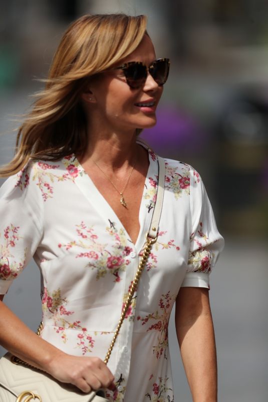 AMANDA HOLDEN Leaves Heart Radio in london 05/18/2020