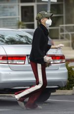 ANNA FARIS Shopping at Gelson