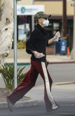 ANNA FARIS Shopping at Gelson