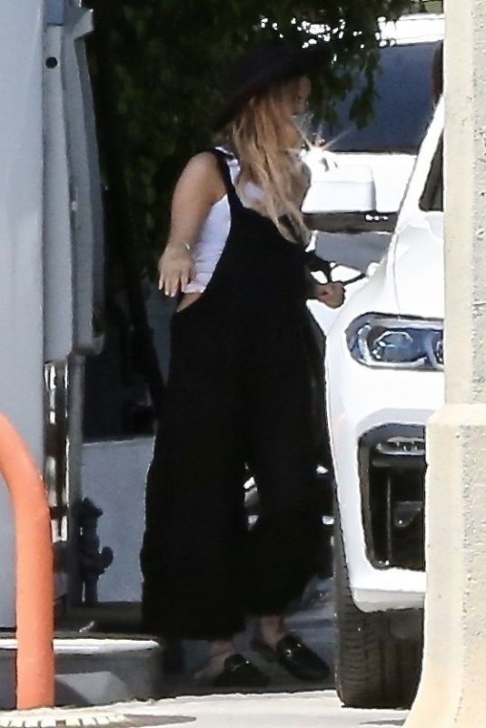 ASHLEE SIMPSON at a Gas Station in Los Angeles 05/11/2020