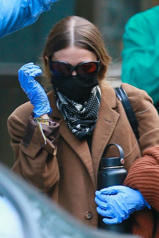 ASHLEY OLSEN Wearing a Mask Out in New York 05/14/2020