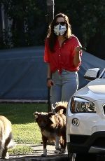 AUBREY PLAZA Shopping at a Pet Store in Los Angeles 05/11/2020