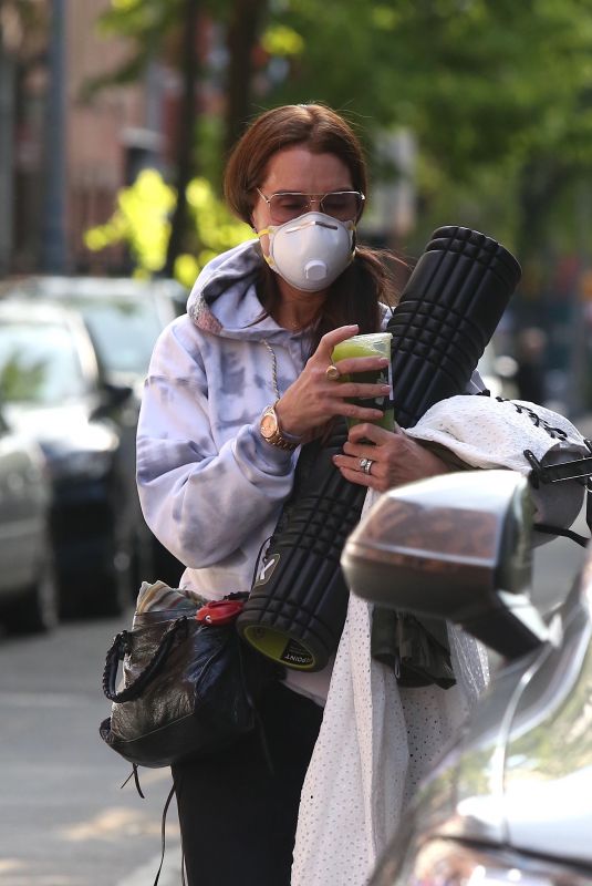 BROOKE SHIELDS Wearing a Mask Out in New York 05/12/2020