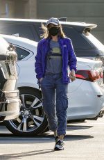 CALISTA FLOCKAHRT Picking Up Dinner at Sugarfish in Brentwood 05/24/2020