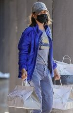 CALISTA FLOCKAHRT Picking Up Dinner at Sugarfish in Brentwood 05/24/2020