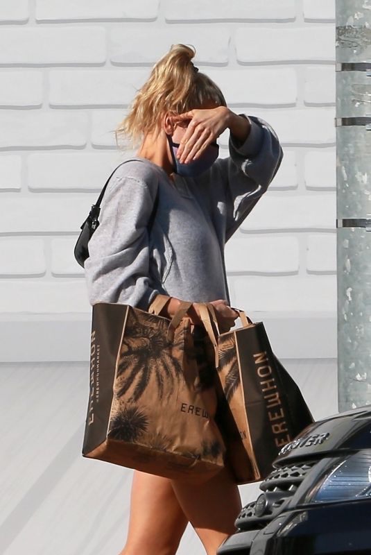 CHARLOTTE MCKINNEY Shopping at Erewhon Market in Hollywood 05/18/2020
