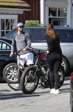 CHRISTINA SCHWARZENEGGER Helps Her Father Aarnold Loading a Bike 05/19/2020