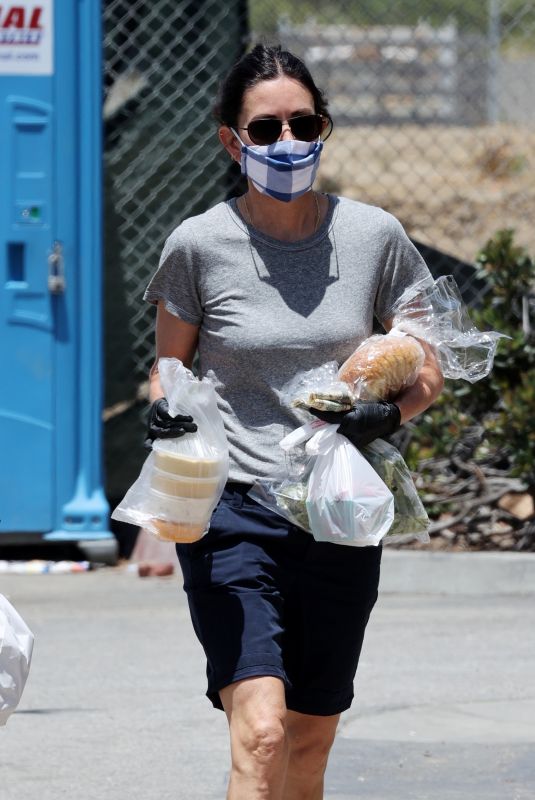 COURTENEY COX Wearing a Mask at Farmer’s Market in Malibu 05/24/2020