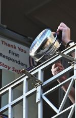 DEBRA MESSING Cheering for First Responders on Her Balcony in New York 05/26/2020