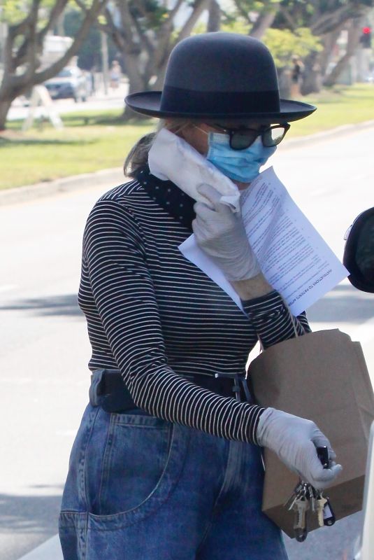 DIANE KEATONE Leaves Dentist Office in Brentwood 05/07/2020
